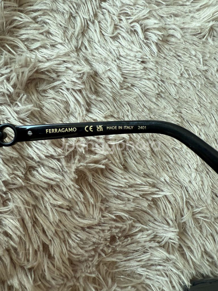 페라가모 선글라스 케이스--4