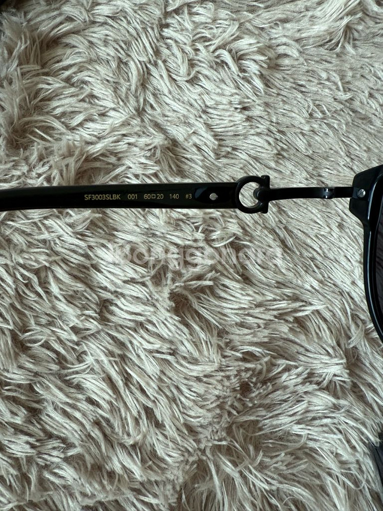 페라가모 선글라스 케이스--5