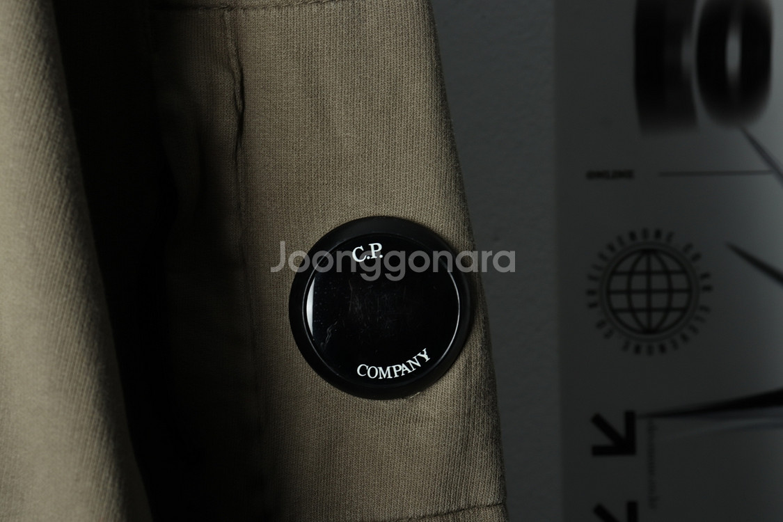 (XL) 씨피컴퍼니 맨투맨 티셔츠 카키 고글 스트릿--4