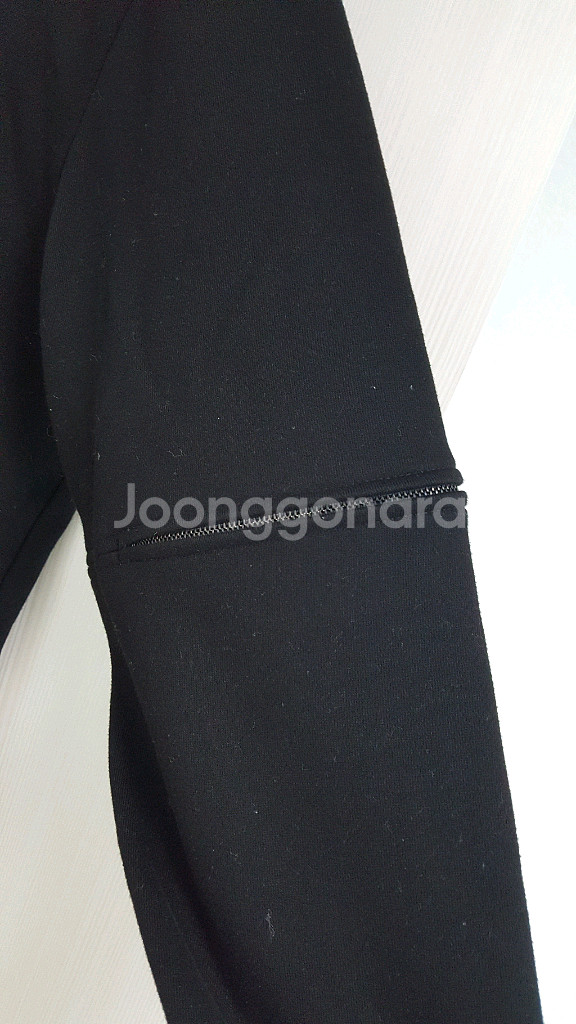 타임옴므 남자 맨투맨 스웻셔츠 팝니다--4