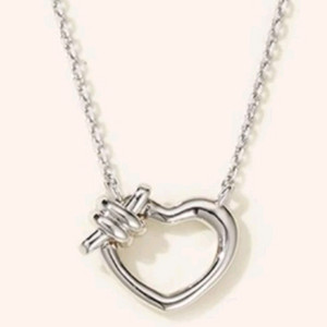 메트로시티 14K 화이트골드 목걸이 새상품입니다.