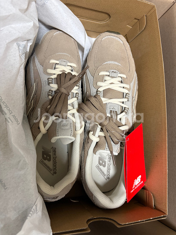 뉴발란스 204L 머쉬룸 스웨이드 275사이즈--0