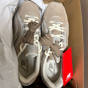 뉴발란스 204L 머쉬룸 스웨이드 275사이즈