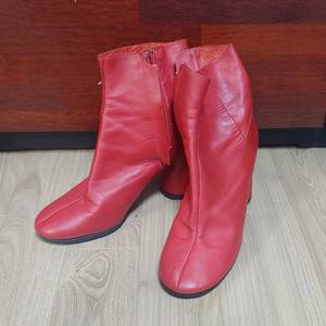 & Other Stories의 앵클 부츠입니다(240)