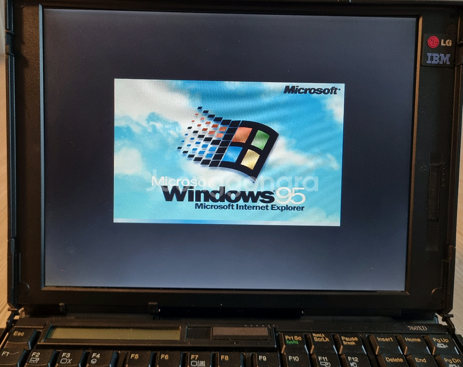 옛날 구형 ibm 노트북 윈도우95 레트로 빈티지--3