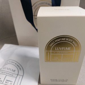 러퓸 라 플레르 바디워시(미개봉 새제품)400ml