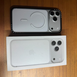 아이폰 17 프로맥스 실버 256G [자급제] 팔아요