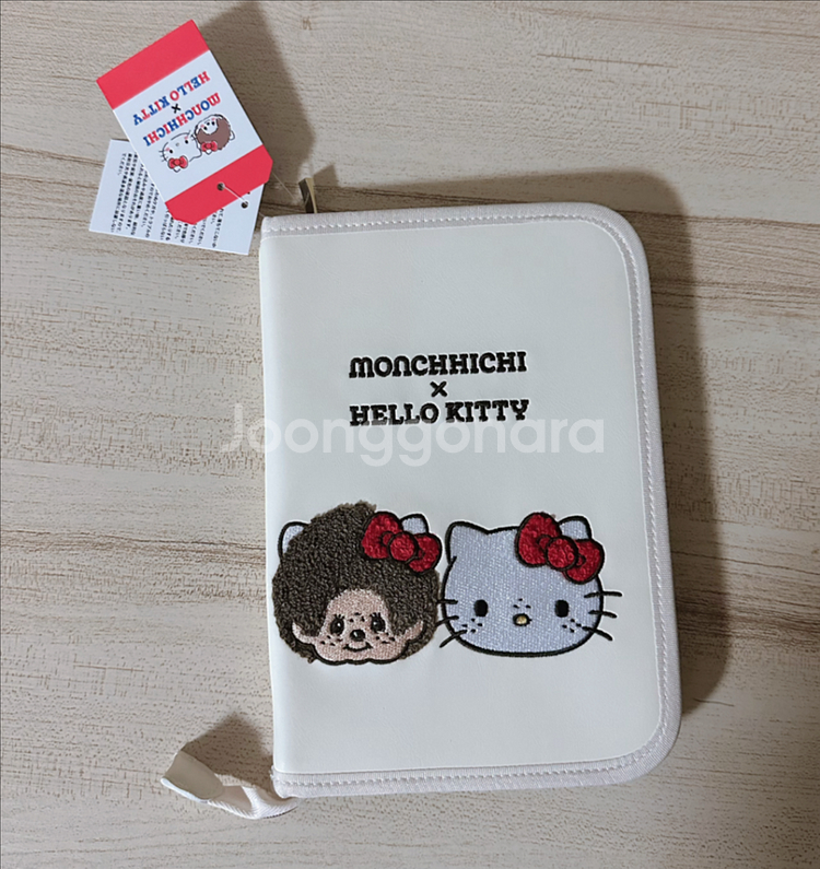 몬치치 헬로키티 멀티 파우치 여행 여권 지갑 케이스--0