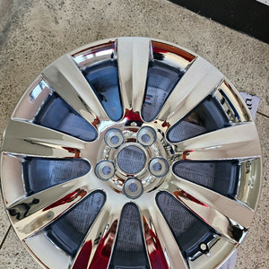 뉴에쿠스 vi/순정18인치/크롬휠/중고 1개/개인/팝니다.