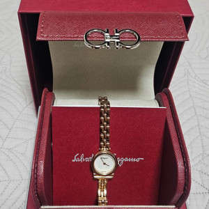 페라가모 간치니 로즈골드 여성 시계