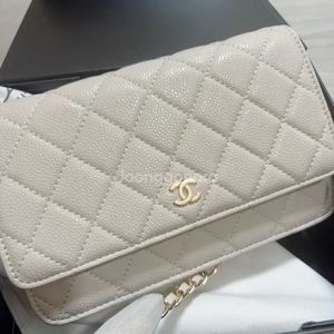 샤넬 캐비어 금장 woc