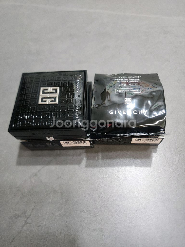 [새상품]지방시 스킨 글로우 쿠션(C-105)-본품 +리필1--0