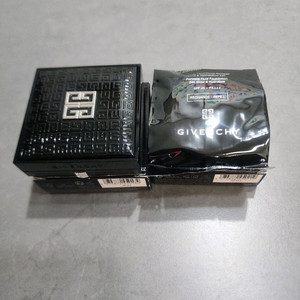 [새상품]지방시 스킨 글로우 쿠션(C-105)-본품 +리필1