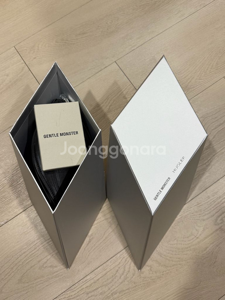 젠틀몬스터 뮈글러 선글라스 Spiral 02M01 블랙 그레이--3