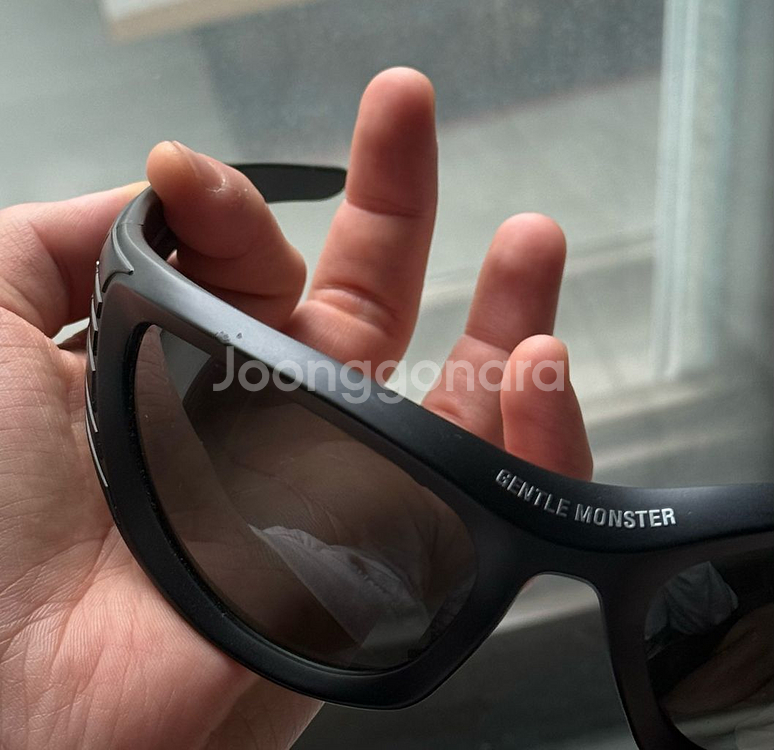 젠틀몬스터 뮈글러 선글라스 Spiral 02M01 블랙 그레이--4