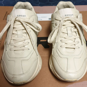 구찌 롸이톤 띠로고 레더 스니커즈 37 (235)