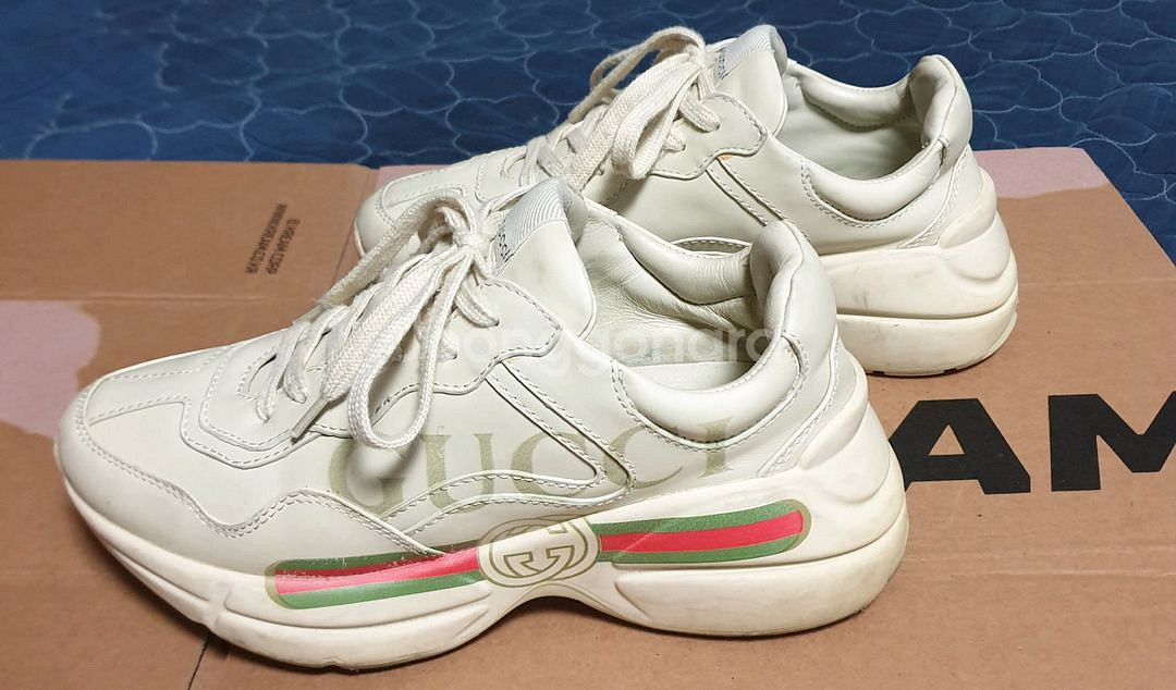 구찌 롸이톤 띠로고 레더 스니커즈 37 (235)--2