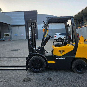 가성비짱!중고지게차 두산 3톤 습식브레이크 디젤지게차 1050만원