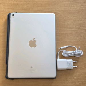 애플 아이패드 프로 WiFi 실버 팝니다