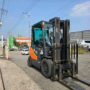 특A급 중고지게차 두산 2.5톤 3단마스트 2012년식 신차원도자 그대로 디젤지게차 1750만원 저렴하게 판매합니다