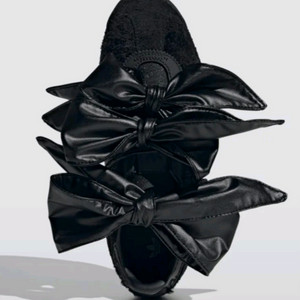 아디다스캐롤라인후 245