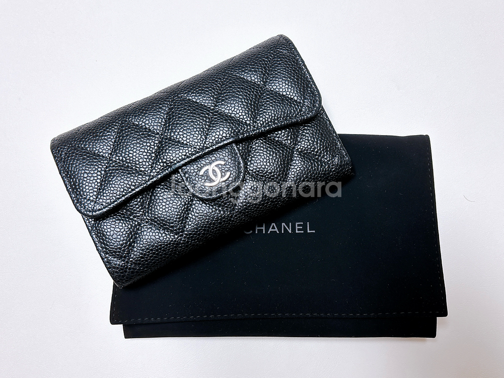 샤넬 클래식 중지갑 은장 캐비어스킨--0