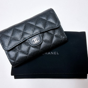 샤넬 클래식 중지갑 은장 캐비어스킨