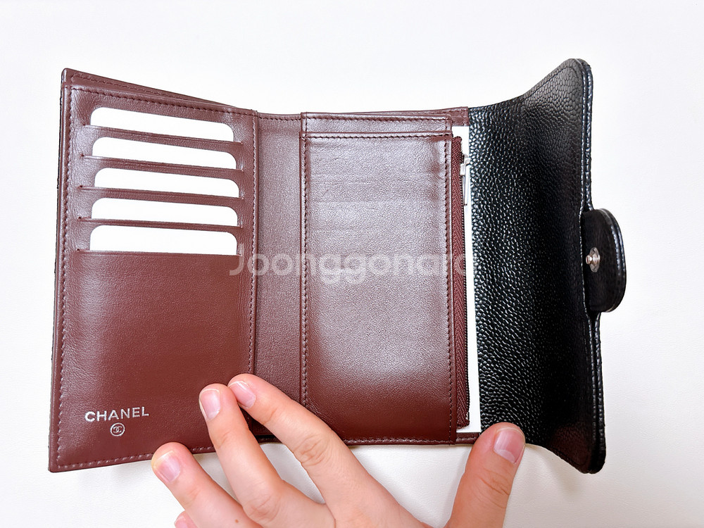 샤넬 클래식 중지갑 은장 캐비어스킨--4