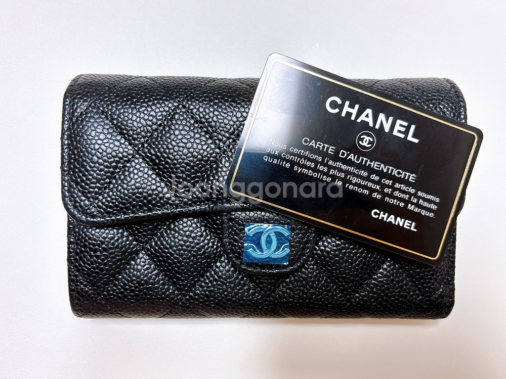 샤넬 클래식 중지갑 은장 캐비어스킨--3