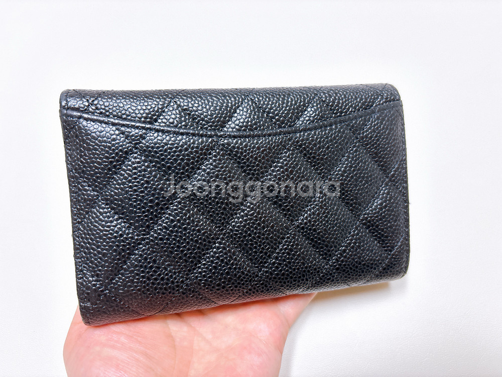 샤넬 클래식 중지갑 은장 캐비어스킨--2