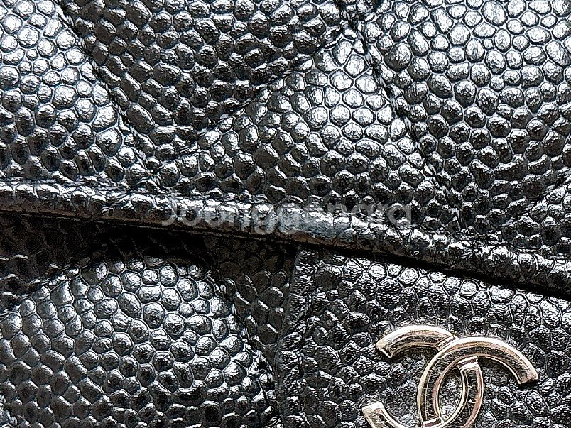 샤넬 클래식 중지갑 은장 캐비어스킨--1