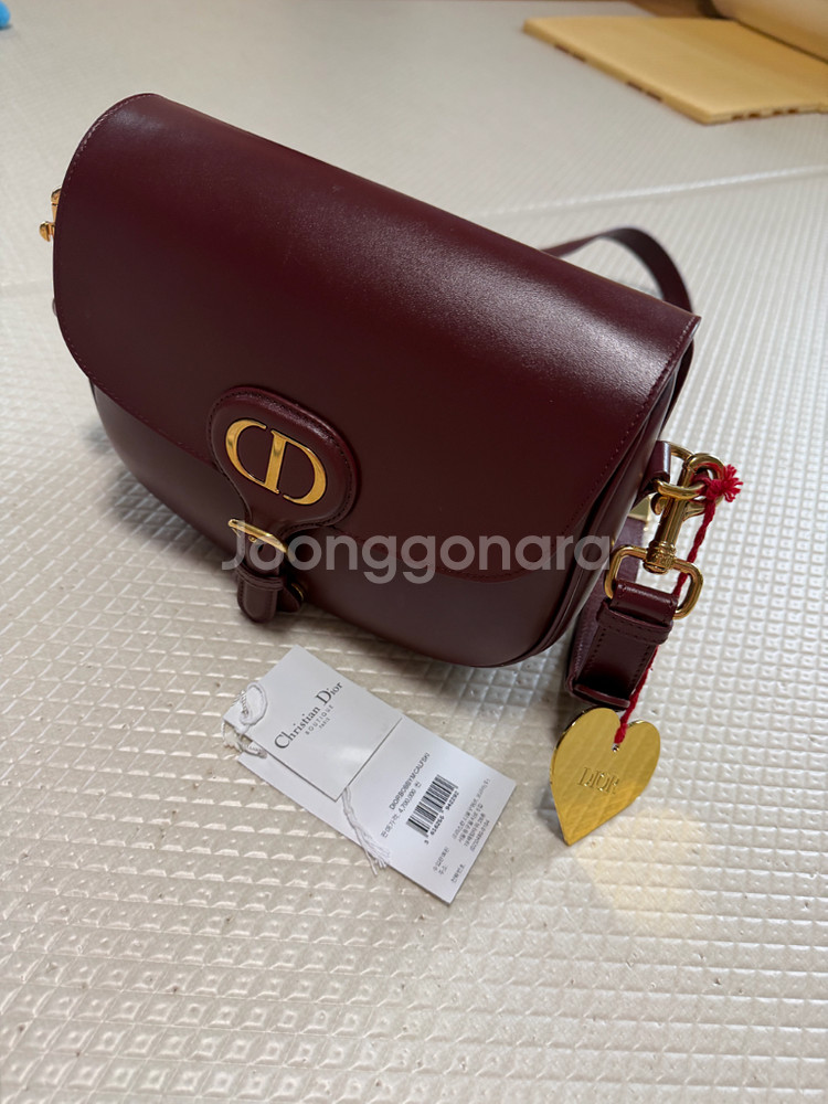 디올 바비백 버건디레드 미듐사이즈 급처합니다 (실착 5회 미만)--2