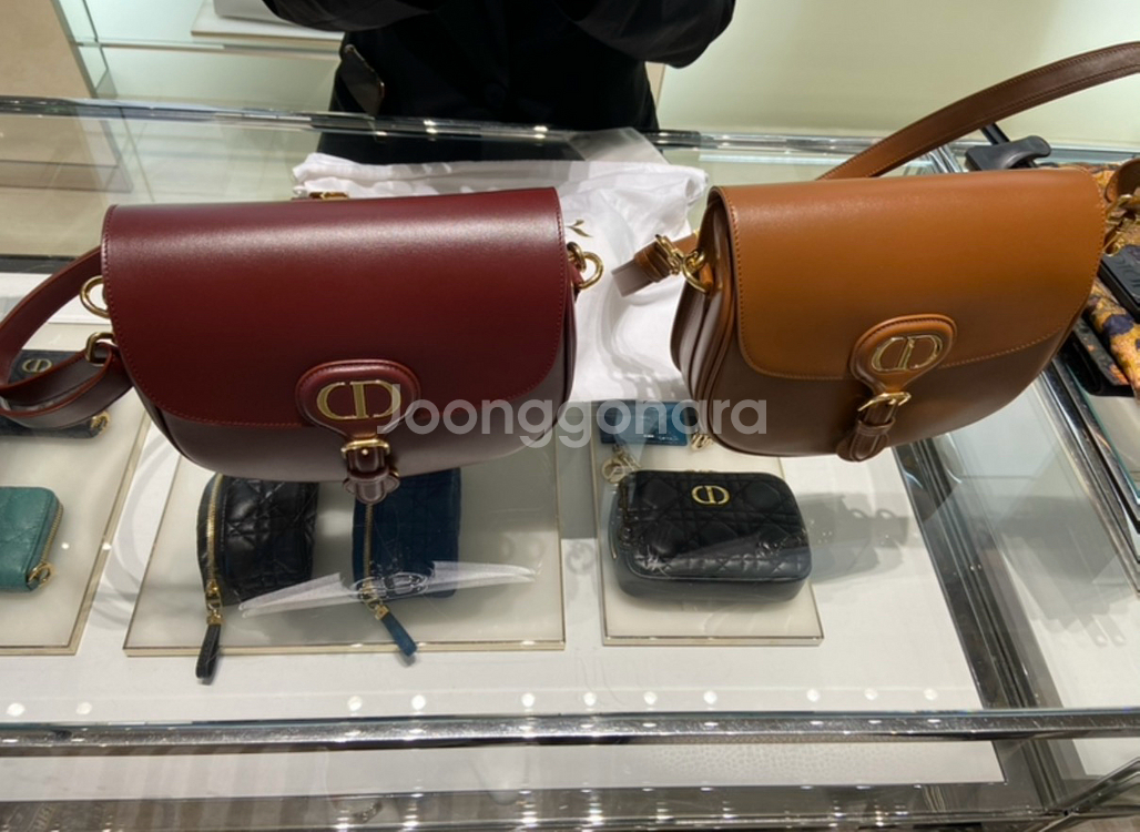 디올 바비백 버건디레드 미듐사이즈 급처합니다 (실착 5회 미만)--0