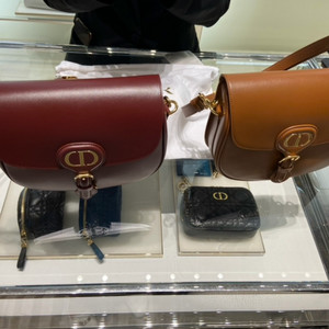 디올 바비백 버건디레드 미듐사이즈 급처합니다 (실착 5회 미만)