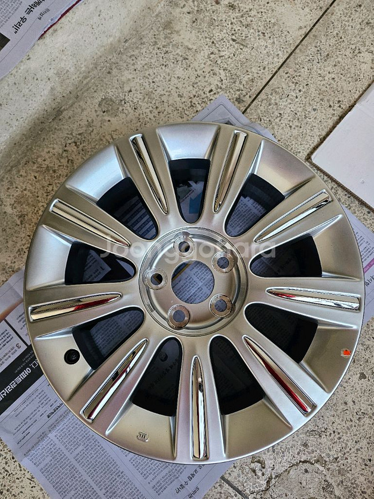 뉴에쿠스 vi/순정17인치/중고휠 1개/개인/팝니다.--0