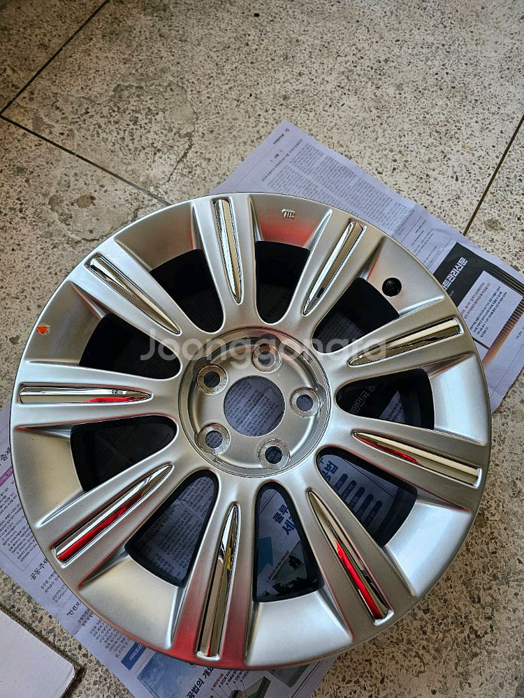 뉴에쿠스 vi/순정17인치/중고휠 1개/개인/팝니다.--4