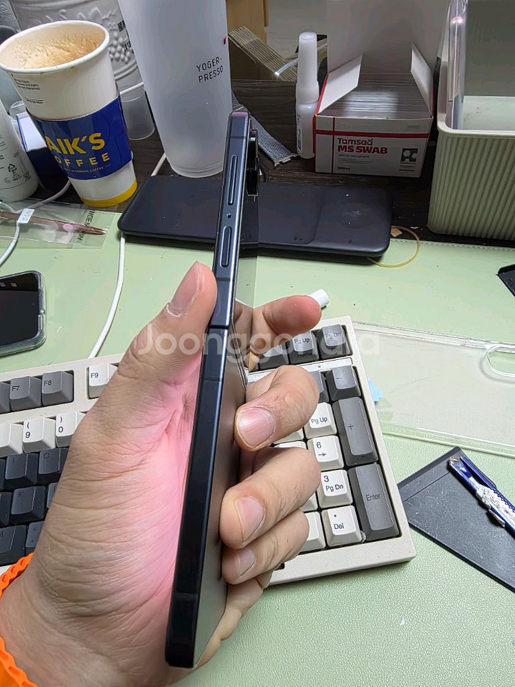 (7203)갤럭시z플립7 256 깨끗한기기 판매--2