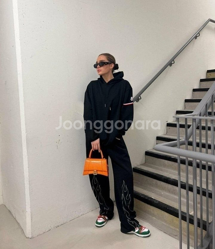 몽클레어 암밴딩 후드티--5