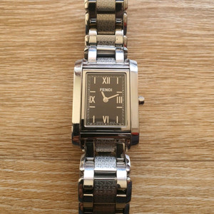 펜디 남성 시계