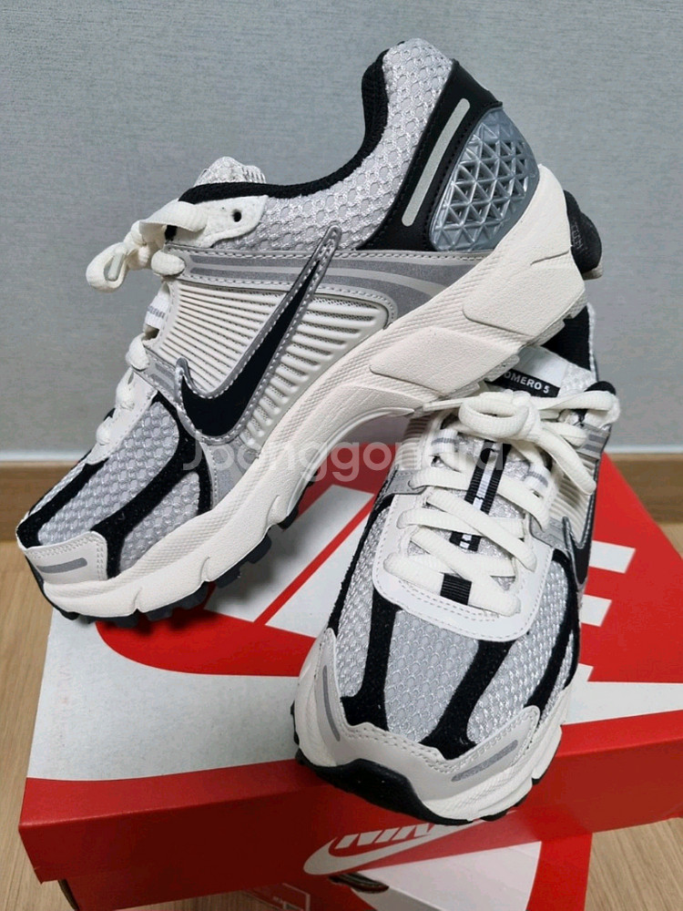 나이키 줌보메로5 포톤 더스트 팬텀 235 새상품--0