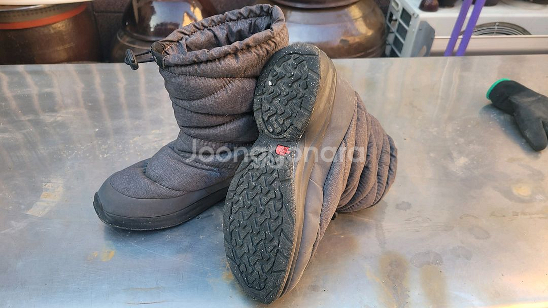 노스페이스 패딩부츠 230--0