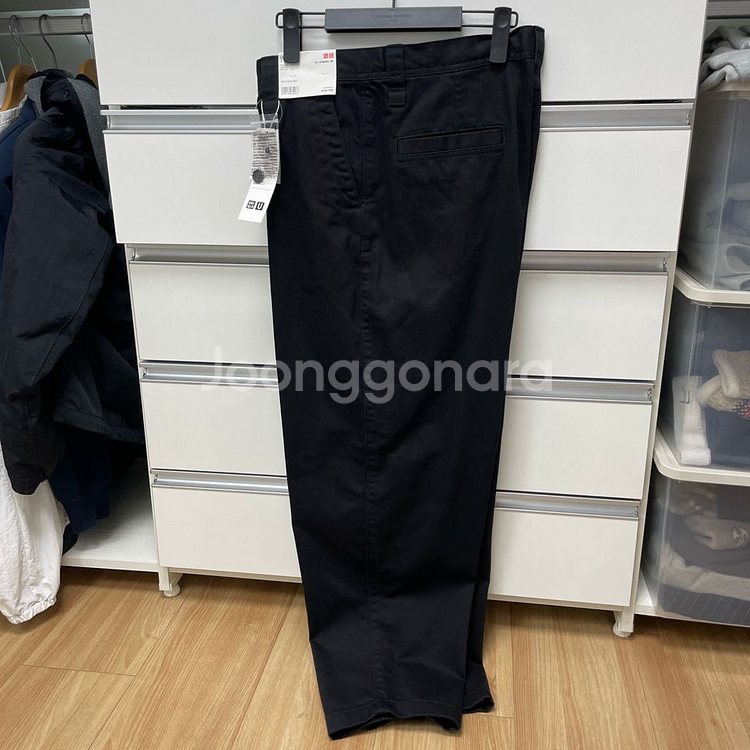 유니클로 와이드핏치노팬츠 블랙(88)--0
