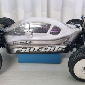 RC카 1/8 에이트 3.0 버기 팝니다.