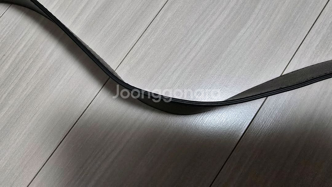 24/7 시리즈 크로스백 판매해요. 구김이 좀 있어요--0