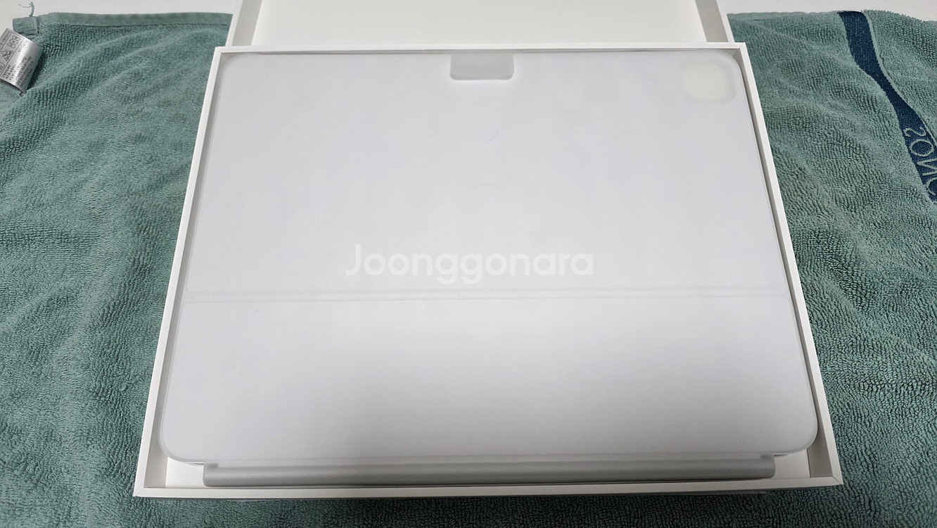 Apple 매직 키보드 - 아이패드 프로 13(M5/M4 모델)용 화이트 MWR43KH/A 팝니다.--1