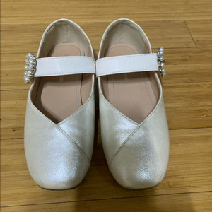 슈펜 아이보리 펄 장식 메리제인 플랫슈즈 200