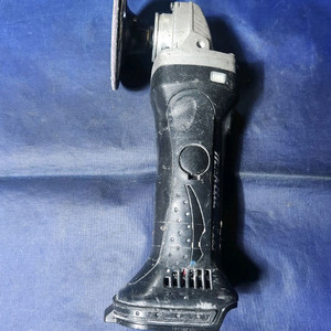 마끼다 18v 충전그라인더 DGA402 본체 팝니다