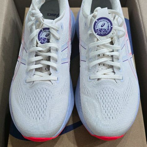 아식스 젤카야노 32 도쿄 러닝화입니다