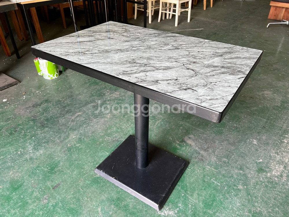 중고테이블 대리석느낌 4인용 테이블 개당 3만원팝니다--1