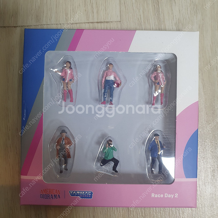 1/64 다이캐스트 타막(TARMAC)x아메리칸 피규어 레이스데이--0